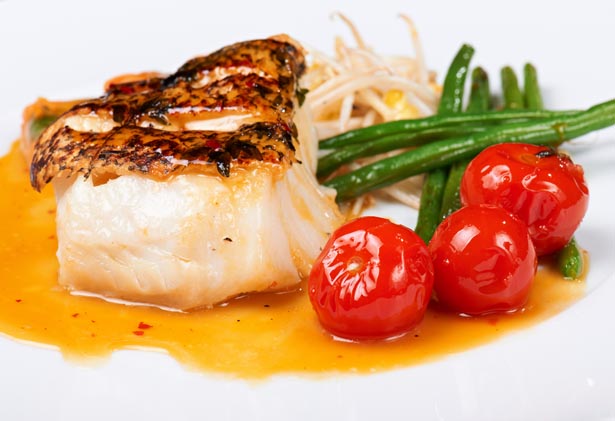 Easy Recipe: Seared Red Snapper with Green Beans and Tomatoes